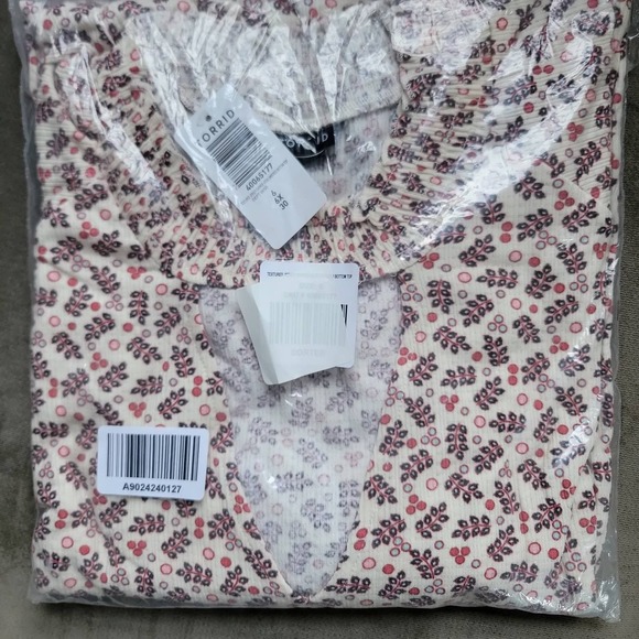 NWT! Torrid Floral Textured Jersey Choker Neck Smocked Hem Blouse Plus Size 6x - Picture 5 of 5